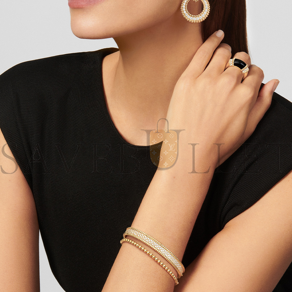 v*n cl*f arpels perlÉe Di*m*nds bracelet, 3 rows, small model - yellow gold, Di*m*nd  vcaro56400